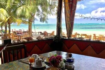 تختخواب و صبحانه Simba Beach Zanzibar