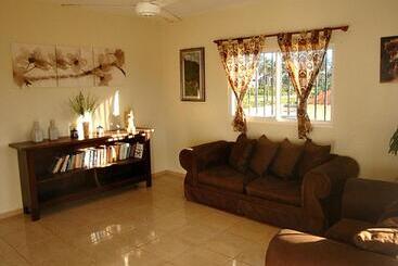 El Malecon B&b