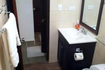 Hibiscus House Bed And Breakfast