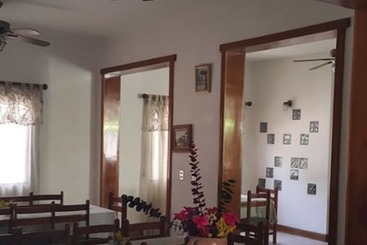 هتل Casa Flores De Tikal