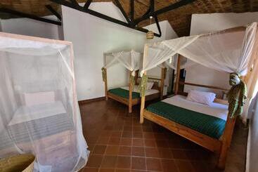 هتل Honey Badger Lodge