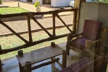 هتل Honey Badger Lodge