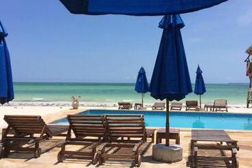 هتل Kaure Sand Beach Lodge