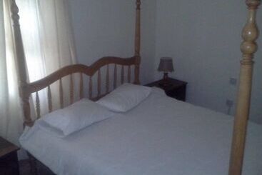 هتل Little Woods Inn