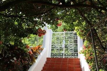هتل Marigot Palms Luxury Caribbean Apartment Suites