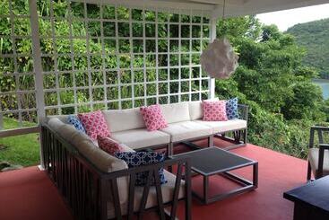هتل Marigot Palms Luxury Caribbean Apartment Suites