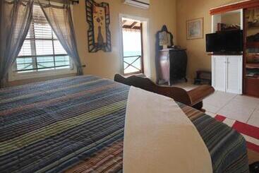 هتل Mary S Boon Beach Resort & Spa