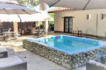 هتل Perla Real Inn