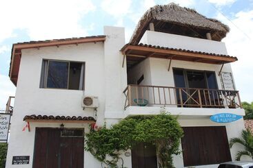 هتل San Carlos Beach Inn