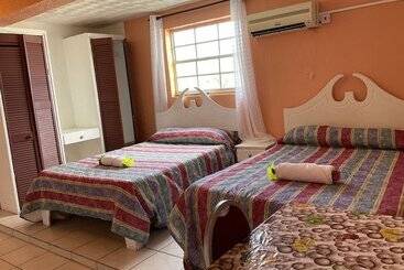 هتل Stephanie S Apartments Ltd