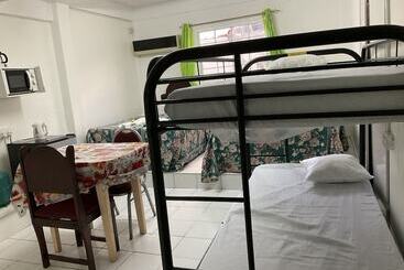 هتل Stephanie S Apartments Ltd