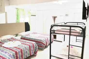 هتل Stephanie S Apartments Ltd