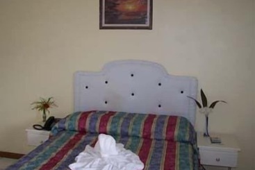 هتل Stephanie S Apartments Ltd