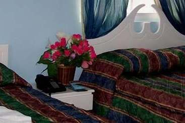 هتل Stephanie S Apartments Ltd