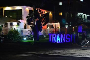 هتل The Walkgard Transit