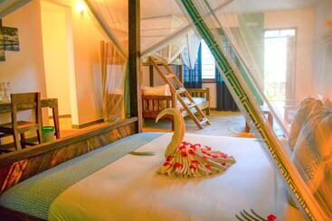 Reef & Beach Resort   Spa Jambiani