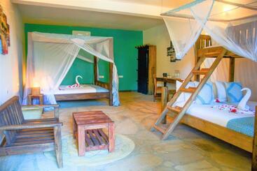 Reef & Beach Resort   Spa Jambiani