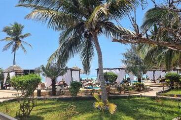 Reef & Beach Resort   Spa Jambiani