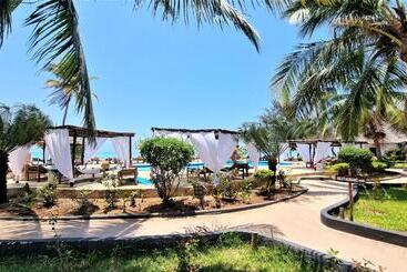 Reef & Beach Resort   Spa Jambiani