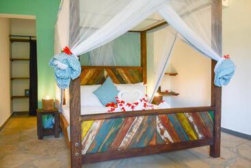 Reef & Beach Resort   Spa Jambiani