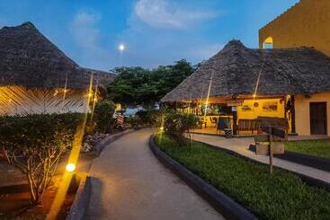 Reef & Beach Resort   Spa Jambiani