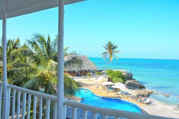 Reef & Beach Resort   Spa Jambiani