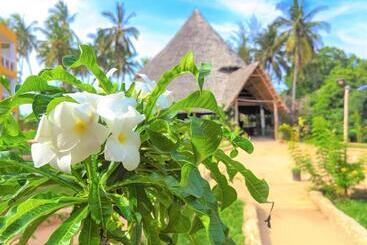 Reef & Beach Resort   Spa Jambiani