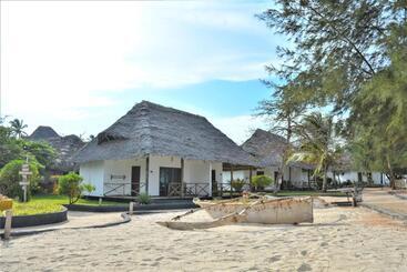 Reef & Beach Resort   Spa Jambiani