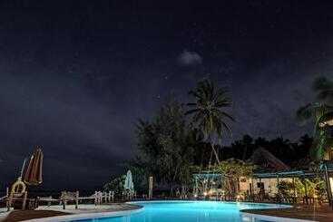 Reef & Beach Resort   Spa Jambiani