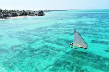 Reef & Beach Resort   Spa Jambiani