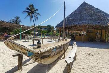Reef & Beach Resort   Spa Jambiani