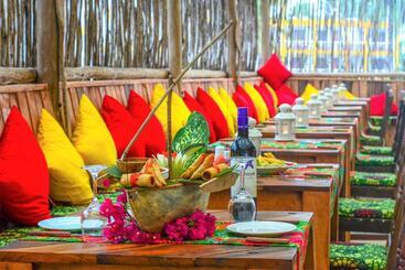 Reef & Beach Resort   Spa Jambiani