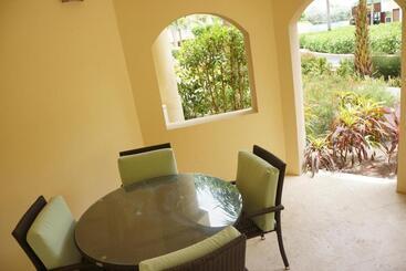 استراحتگاه The Hamilton Beach Villas & Spa