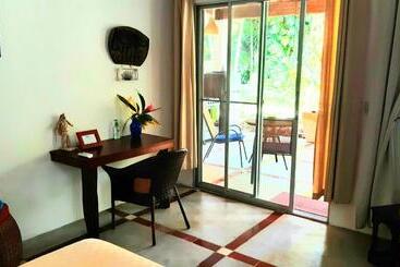 Togo B&b Farallon