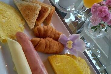 Via Emilia Bed And Breakfast Restaurante