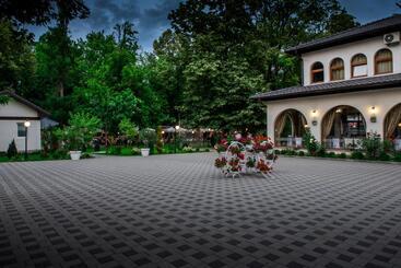 هتل Camp Karagaq
