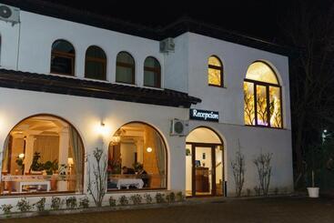 هتل Camp Karagaq