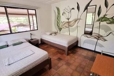 Casa Pura Vida Surf Hostel