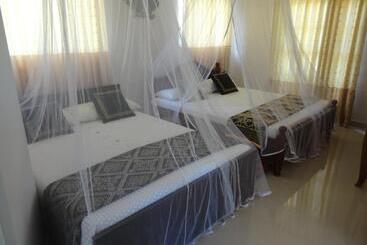 تختخواب و صبحانه Abha Villa