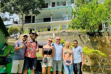 تختخواب و صبحانه Green Hill Paradise Villa
