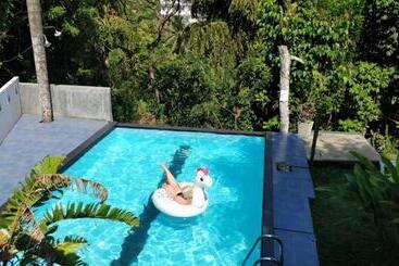 تختخواب و صبحانه Green Hill Paradise Villa