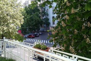 تختخواب و صبحانه Maison Blanche Kyiv City Center