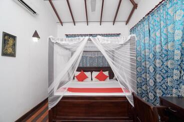 تختخواب و صبحانه Mass Eco Cabana Yoga & Spa   Unawatuna