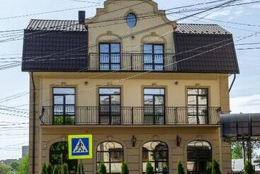 هتل Avalon Palace