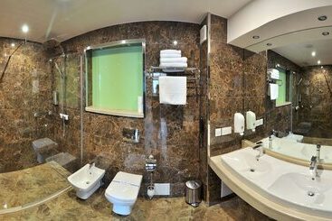 هتل F&b Spa Resort