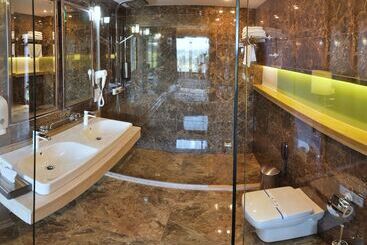 هتل F&b Spa Resort