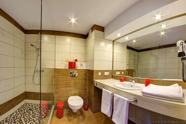 هتل F&b Spa Resort