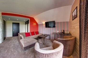 هتل F&b Spa Resort