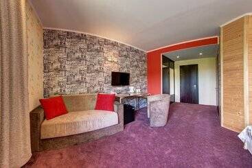 هتل F&b Spa Resort
