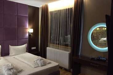 هتل F&b Spa Resort